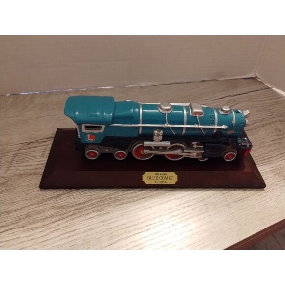 Avon Collectibles Blue Comet Train Locomotive Figurine On Wooden Base Vintage Di - Picture 2 of 9